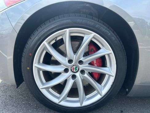 Used 2018 Alfa Romeo Giulia AWD image 19