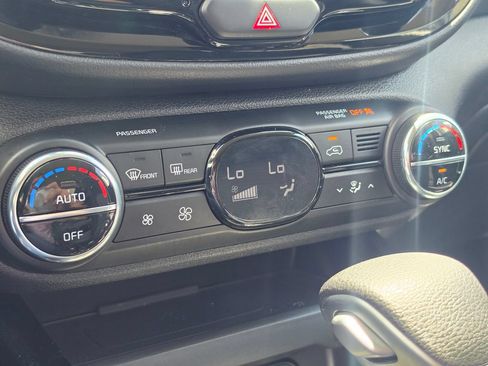 Certified 2024 Kia Soul S FWD image 21