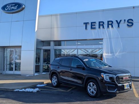 Used 2024 GMC Terrain SLE w/ Driver Convenience Package image 1