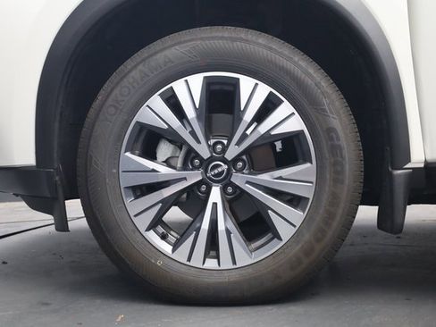 Used 2023 Nissan Rogue SV image 8