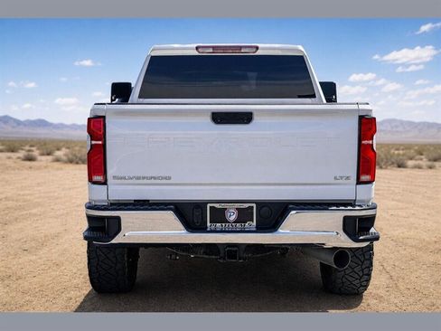 Used 2024 Chevrolet Silverado 2500 LTZ AWD/4WD image 6
