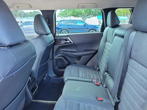 Used 2023 Mitsubishi Outlander SE FWD image 12