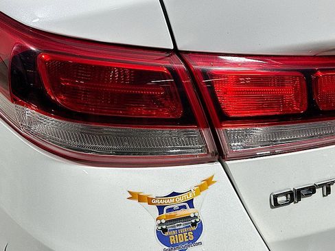 Used 2019 Kia Optima LX image 30