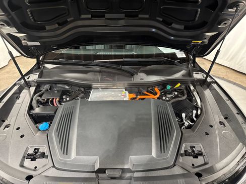 Used 2019 Audi e-tron Premium Plus image 31