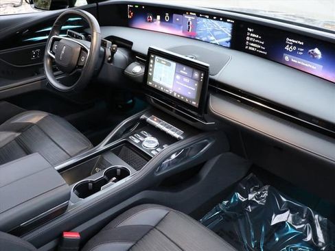 Used 2024 Lincoln Nautilus Reserve w/ Equipment Group 202A image 11