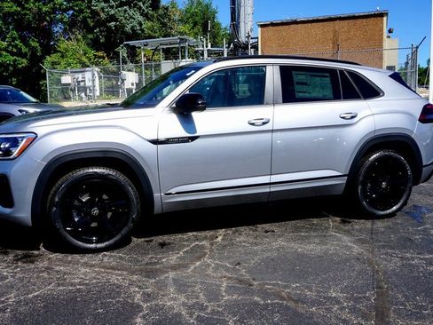 New 2026 Volkswagen Atlas Cross Sport SEL R-Line AWD/4WD image 2