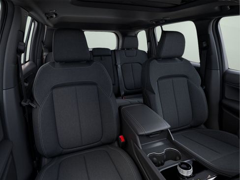 New 2025 Jeep Grand Cherokee Laredo X w/ Luxury Tech Group I image 16