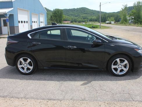 Used 2017 Chevrolet Volt LT w/ Comfort Package FWD image 4