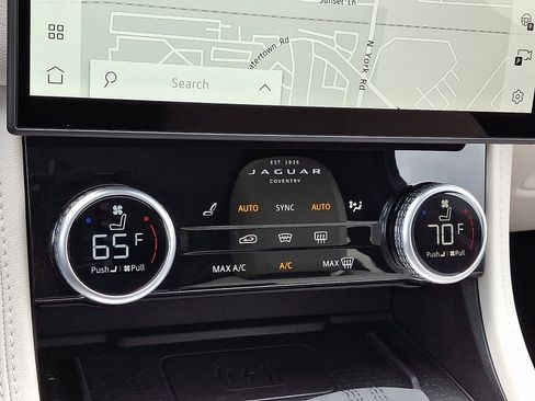 Certified 2025 Jaguar F-PACE R-Dynamic S image 16