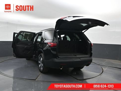 Used 2023 Chevrolet Traverse LT w/ LT Premium Package AWD/4WD image 58