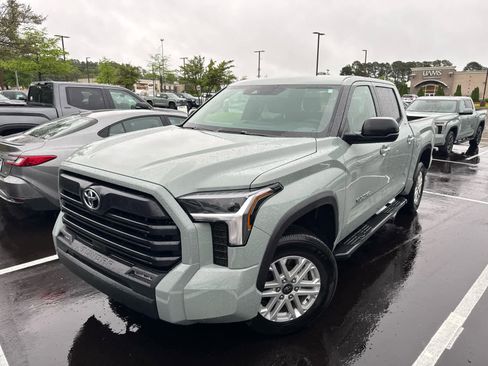 Used 2025 Toyota Tundra SR5 w/ SR5 Premium Package AWD/4WD image 2