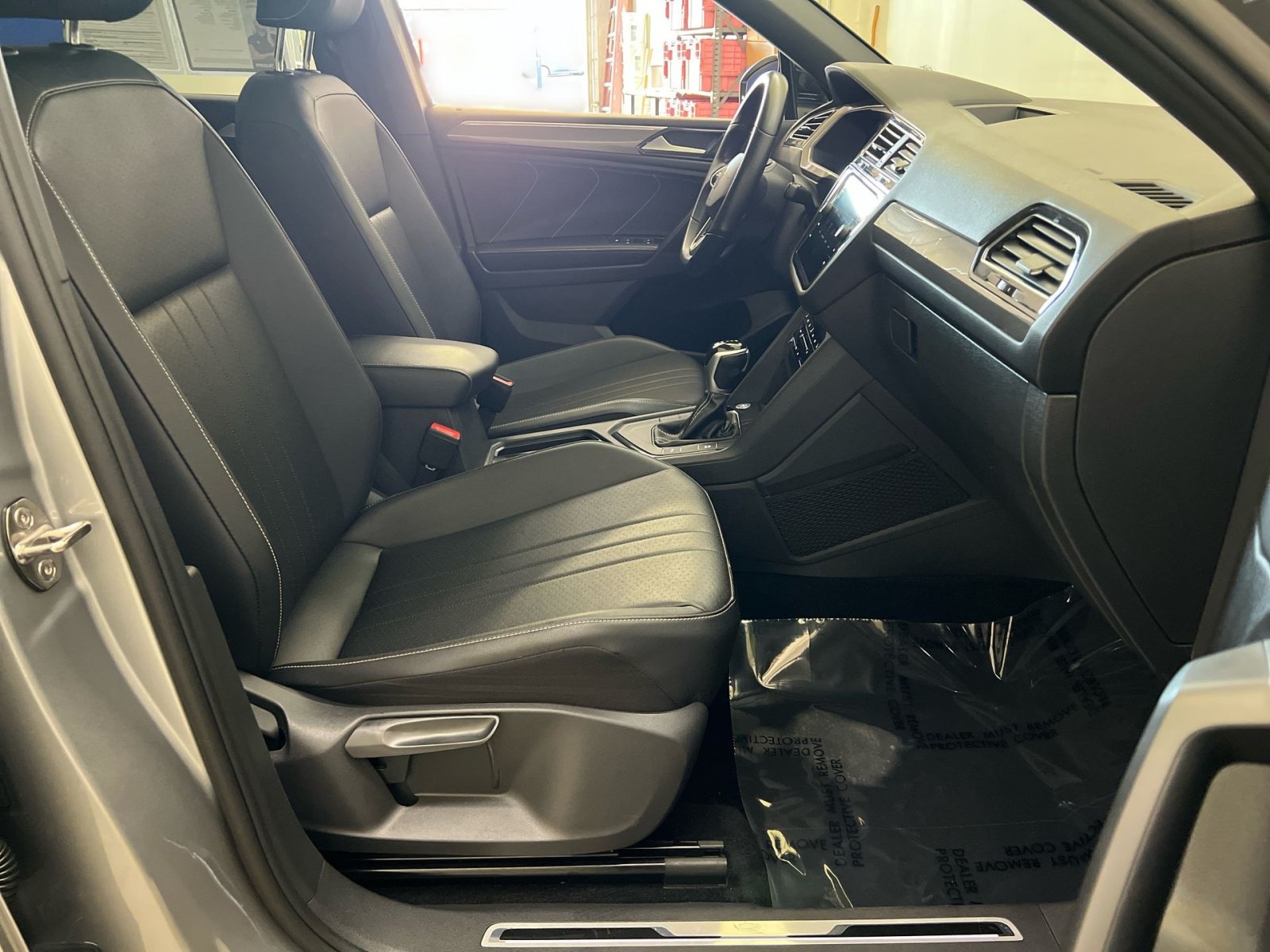Used 2023 Volkswagen Tiguan SE R-Line FWD image 27