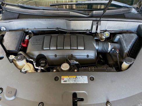 Used 2017 Chevrolet Traverse LT w/ Style and Technology Package image 32