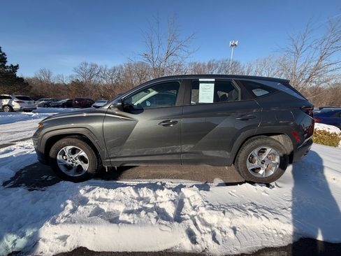Used 2023 Hyundai Tucson SE image 2