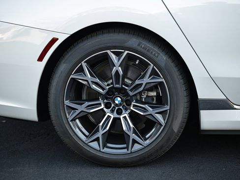 Used 2025 BMW i7 eDrive50 w/ Premium Package image 6