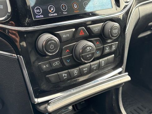 Used 2020 Jeep Grand Cherokee Limited image 25