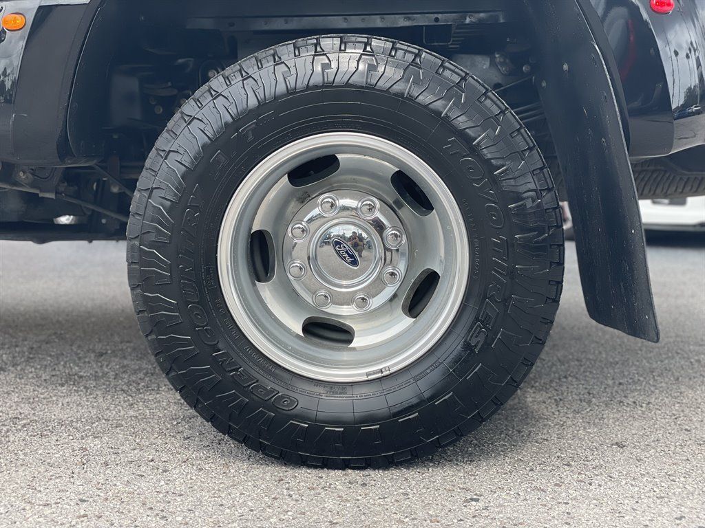 Used 2017 Ford F350 Platinum w/ Platinum Ultimate Package AWD/4WD image 34