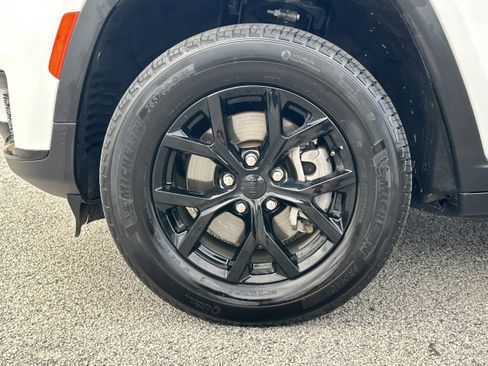 Used 2024 Jeep Grand Cherokee L Laredo image 11