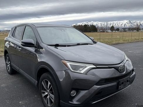 Used 2018 Toyota RAV4 XLE image 4