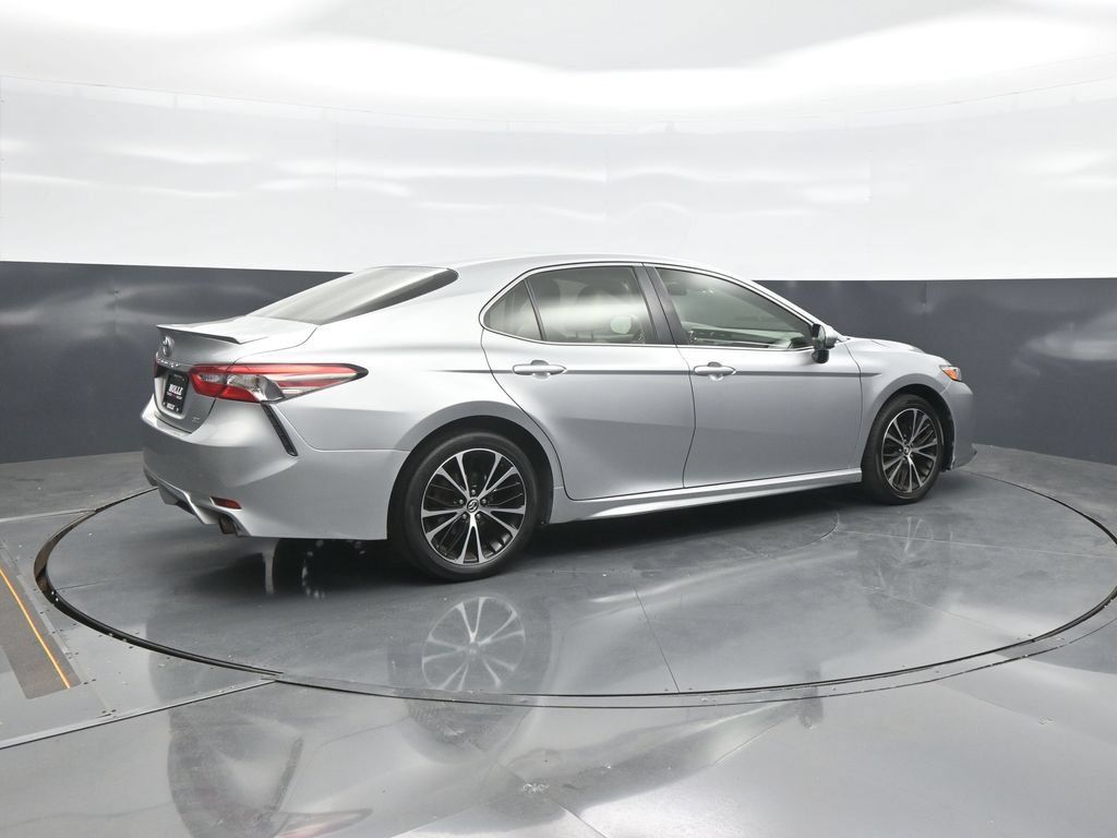 Used 2018 Toyota Camry SE FWD image 7