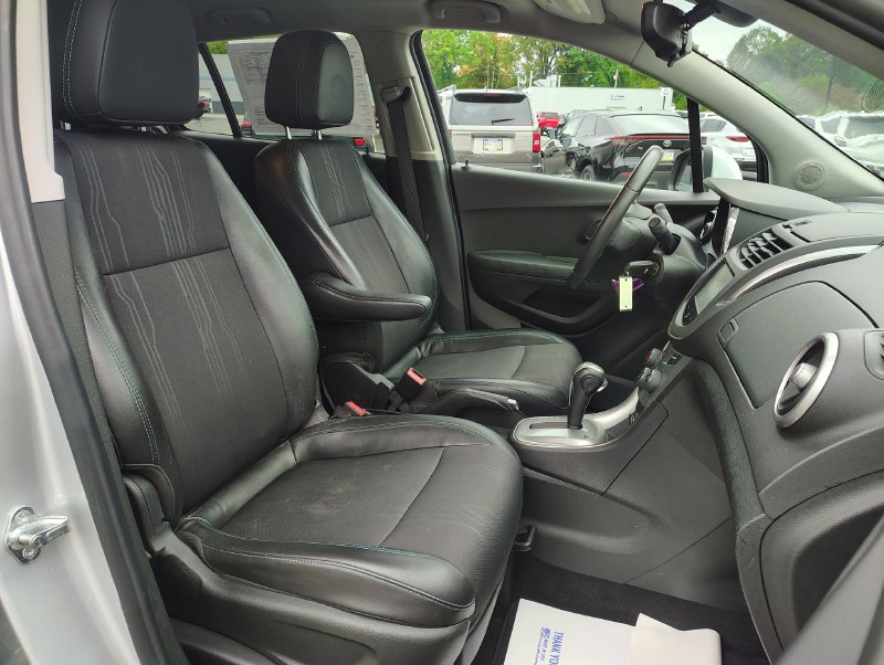 Used 2016 Chevrolet Trax LT w/ LT Convenience Package AWD/4WD image 21