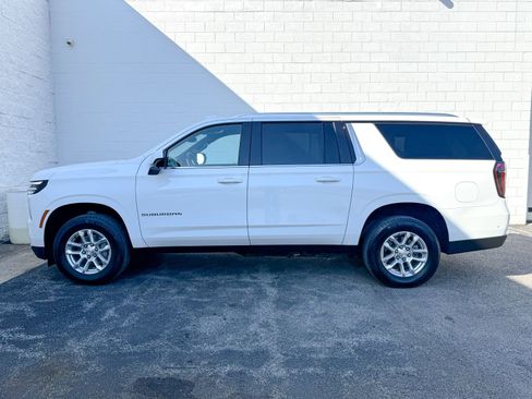 Certified 2025 Chevrolet Suburban LT AWD/4WD image 10