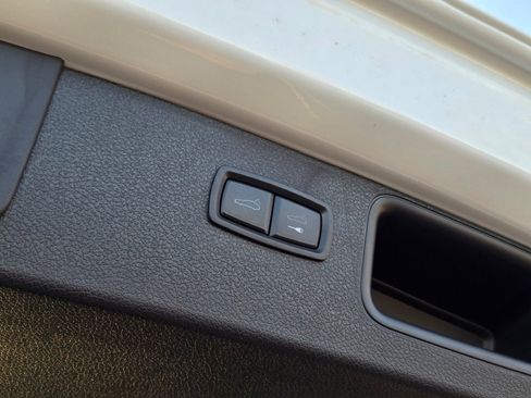 Certified 2022 Porsche Macan S image 16