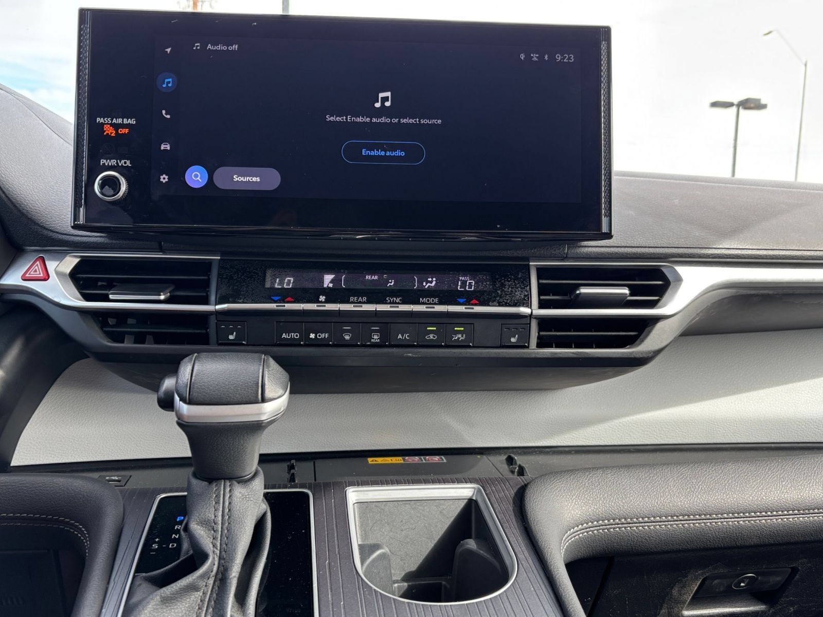 Used 2025 Toyota Sienna XLE FWD image 16