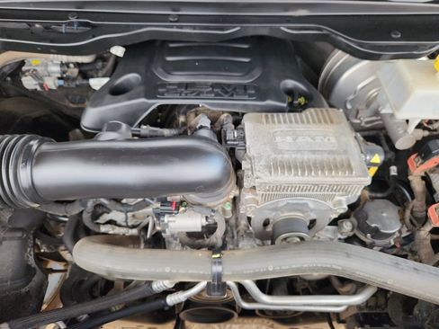 Used 2020 RAM 1500 Laramie AWD/4WD image 16