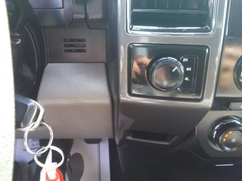 Used 2017 Ford F150 XLT image 25