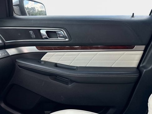 Used 2019 Ford Explorer Platinum AWD/4WD image 20