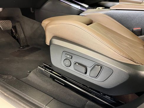 Used 2025 BMW X3 xDrive30i w/ Premium Package image 11