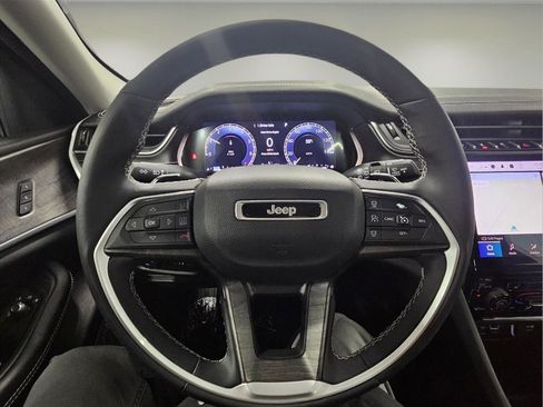 Used 2023 Jeep Grand Cherokee Limited image 13