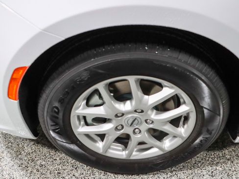 Used 2023 Chrysler Pacifica Touring-L image 11