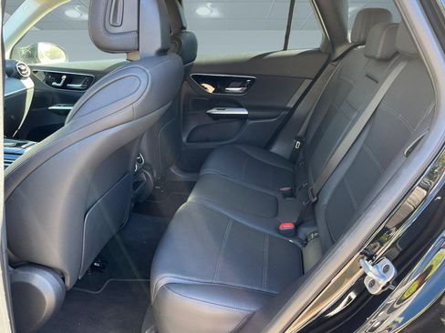 Used 2025 Mercedes-Benz GLC 350e 4MATIC image 9