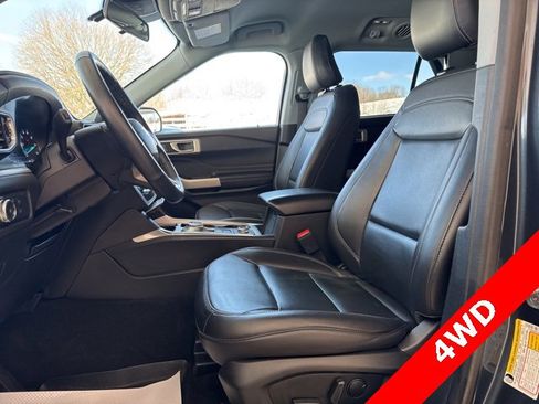 Used 2022 Ford Explorer XLT w/ Equipment Group 202A image 4