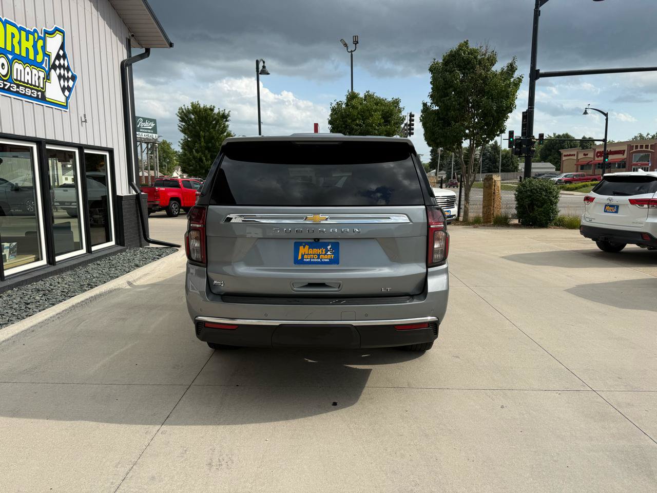 Used 2023 Chevrolet Suburban LT w/ LT Signature Plus Package AWD/4WD image 5