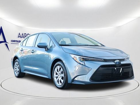 Used 2023 Toyota Corolla LE w/ Carpet Mat Package (TMS) FWD image 3