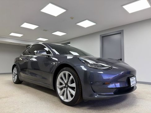 Used 2018 Tesla Model 3 Mid Range image 4