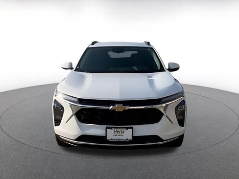 Used 2025 Chevrolet Trax LT w/ LT Convenience Package image 4