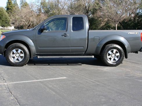 Used 2013 Nissan Frontier PRO-4X image 8