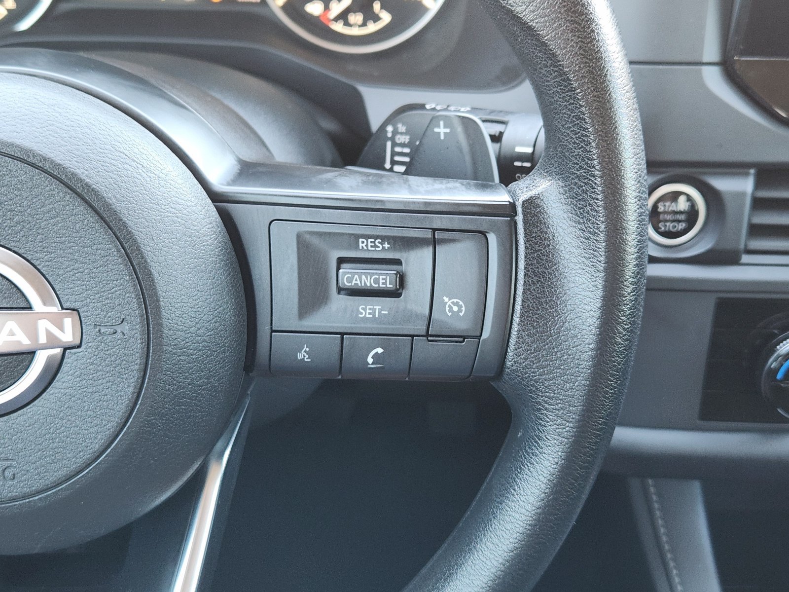 Used 2024 Nissan Pathfinder S FWD image 36