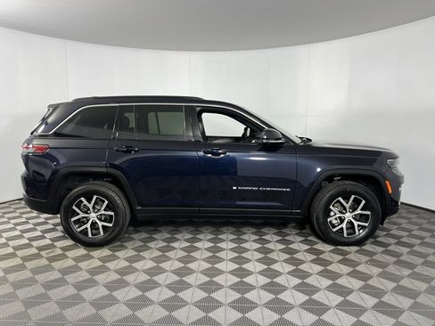 Used 2024 Jeep Grand Cherokee Limited w/ Luxury Tech Group II image 5