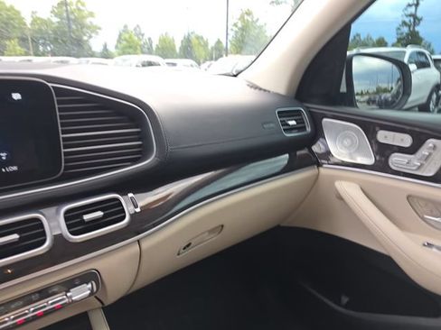 Used 2022 Mercedes-Benz GLS 580 4MATIC image 26