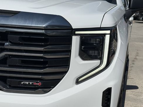 Used 2023 GMC Sierra 1500 AT4 w/ AT4 Premium Package AWD/4WD image 11