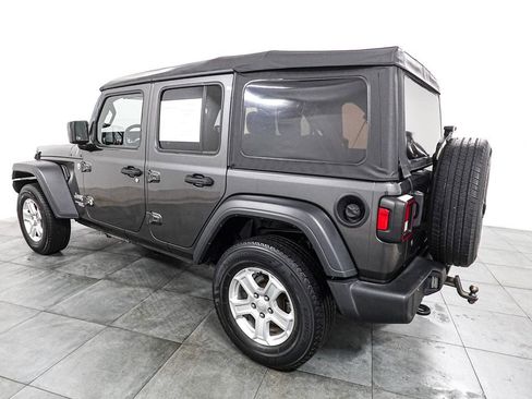Used 2018 Jeep Wrangler Unlimited Sport S AWD/4WD image 4