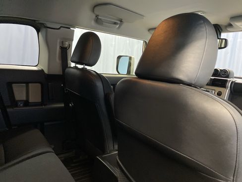 Used 2013 Toyota FJ Cruiser 4WD image 34