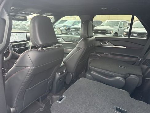 Used 2025 Ford Explorer ST-Line w/ Premium Package image 23
