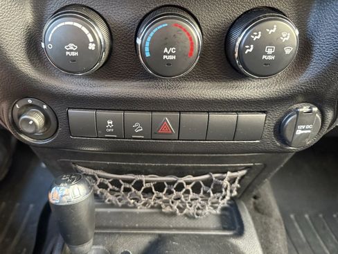 Used 2013 Jeep Wrangler Unlimited Sport image 12