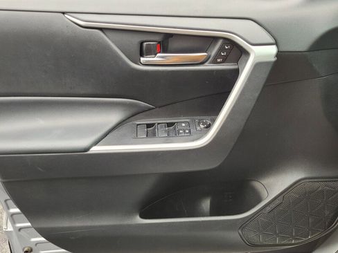 Used 2021 Toyota RAV4 XLE Premium image 27